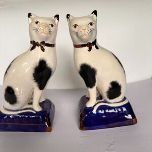 Vintage Pair of Staffordshire Cats, Hand painted, Ivory and White on cobalt Blue